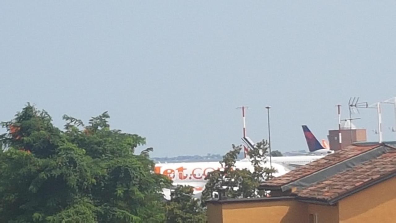 B&B "Gabriel&Melissa" Airport View - Nuova - Ristrutturato Gennaio 2022 Tessera Exterior photo