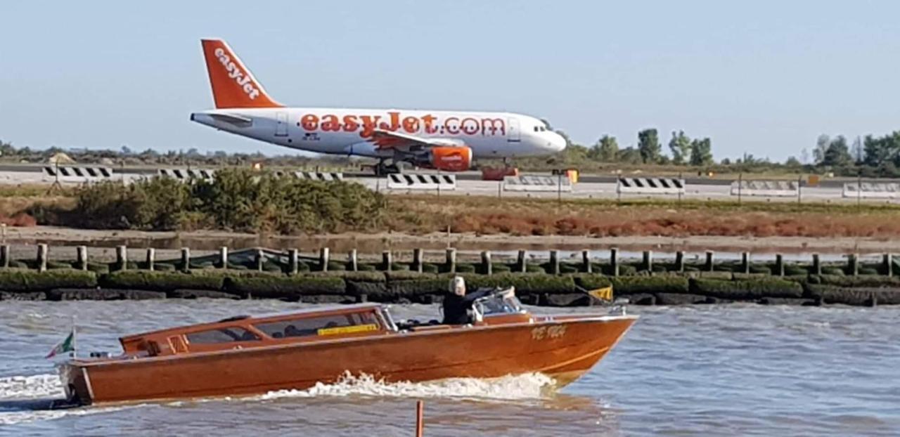 B&B "Gabriel&Melissa" Airport View - Nuova - Ristrutturato Gennaio 2022 Tessera Exterior photo