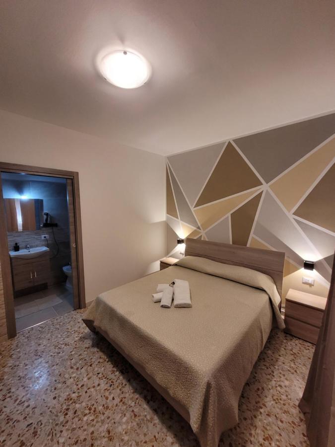 B&B "Gabriel&Melissa" Airport View - Nuova - Ristrutturato Gennaio 2022 Tessera Exterior photo